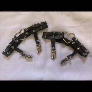 Faux leather silver heart leg garters